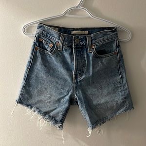 MOVING. NEED GONE. Levi’s cut off shorts — Wedgie 23”